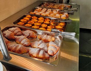 朝食ビュッフェ