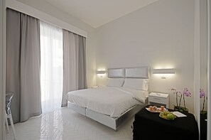 Frette Italian sheets, down duvets, in-room safe, soundproofing - New Domus Sorrento (Sorrento)
