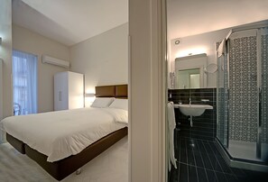 Frette Italian sheets, down duvets, in-room safe, soundproofing - New Domus Sorrento (Sorrento)