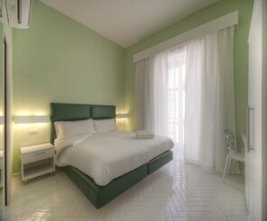 Frette Italian sheets, down duvets, in-room safe, soundproofing - New Domus Sorrento (Sorrento)