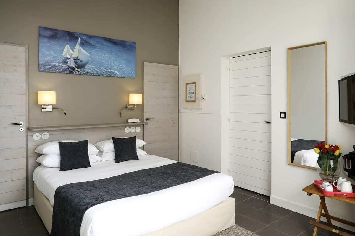 Minibar, in-room safe, desk, soundproofing