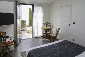 Habitación doble superior | Minibar, caja fuerte, escritorio y sistema de insonorización