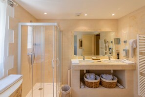 Grand comfort double room with terrace | Bathroom