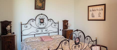 Literie de qualité supérieure, matelas Select Comfort, minibar