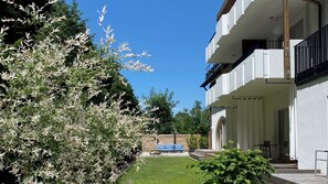 华丽双人房, 阳台, 河景 | 特色装修、特色家居、办公桌、遮光窗帘