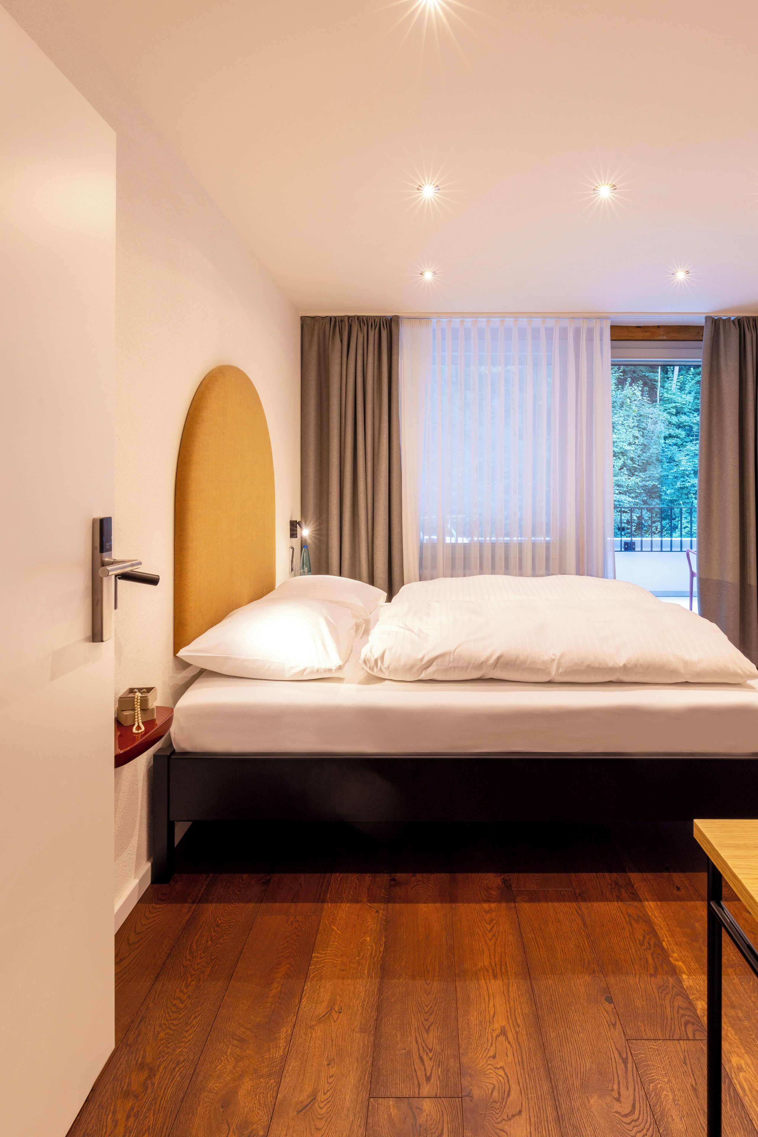 comfort double room, balcony | 1 bedroom, individually decorated, individually furnished, desk