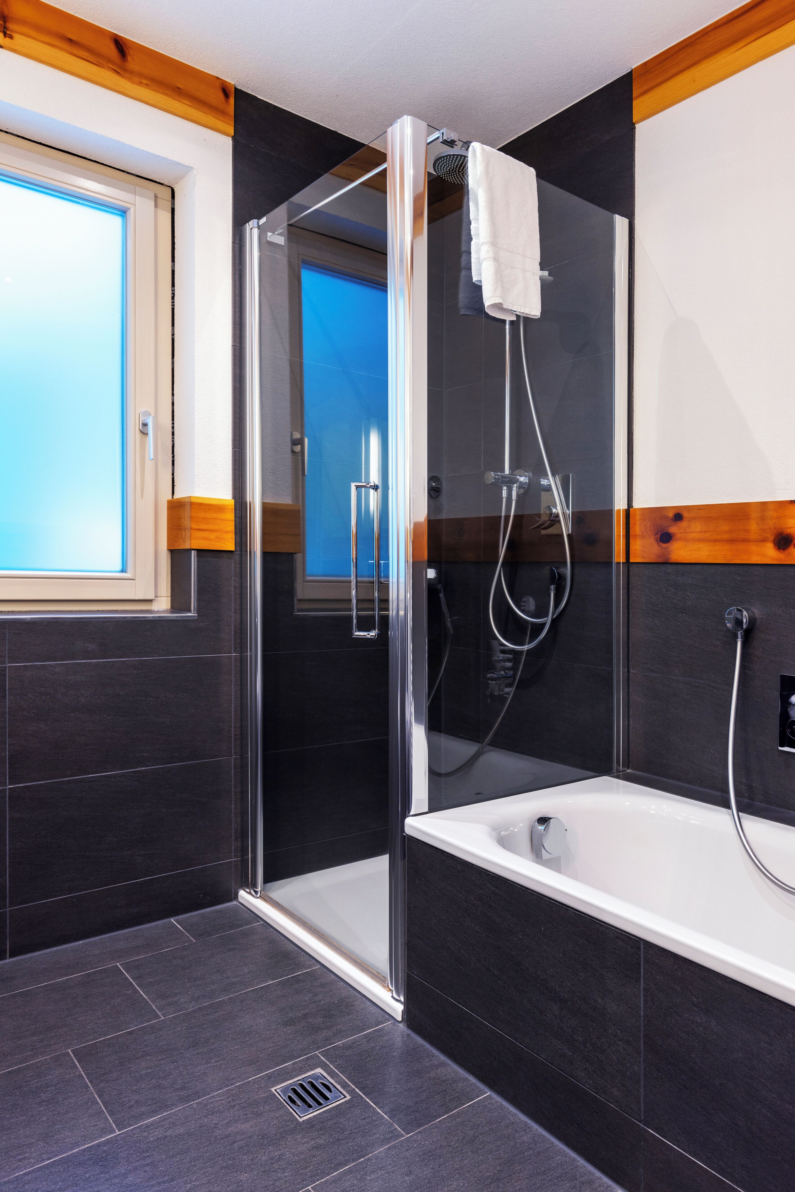 Deluxe-Doppelzimmer, Balkon | Individuell dekoriert, individuell eingerichtet, Schreibtisch