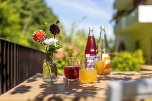 Free daily cooked-to-order breakfast 
