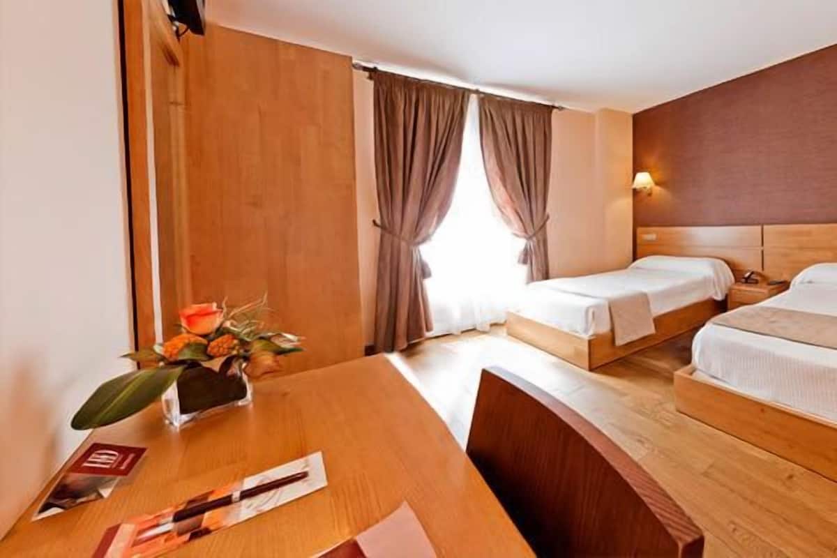 Single Room | In-room safe, desk, soundproofing, free WiFi
