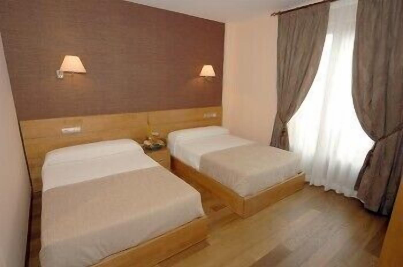 in-room safe, desk, soundproofing, free wifi