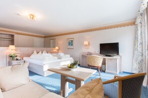 Superior Double Room | Hypo-allergenic bedding, in-room safe, desk, free WiFi - Hotel Bayernwinkel (Bad Woerishofen)