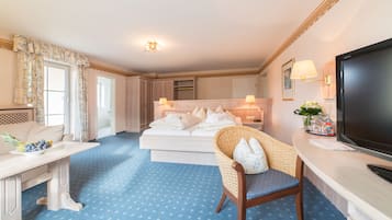 Superior Double Room | Hypo-allergenic bedding, in-room safe, desk, free WiFi