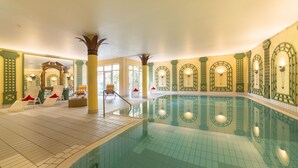 Innendørsbasseng