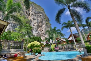 Hồ bơi