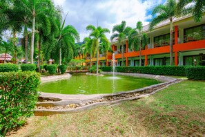 Family Room A/C (2 Double Bed) | Pemandangan taman