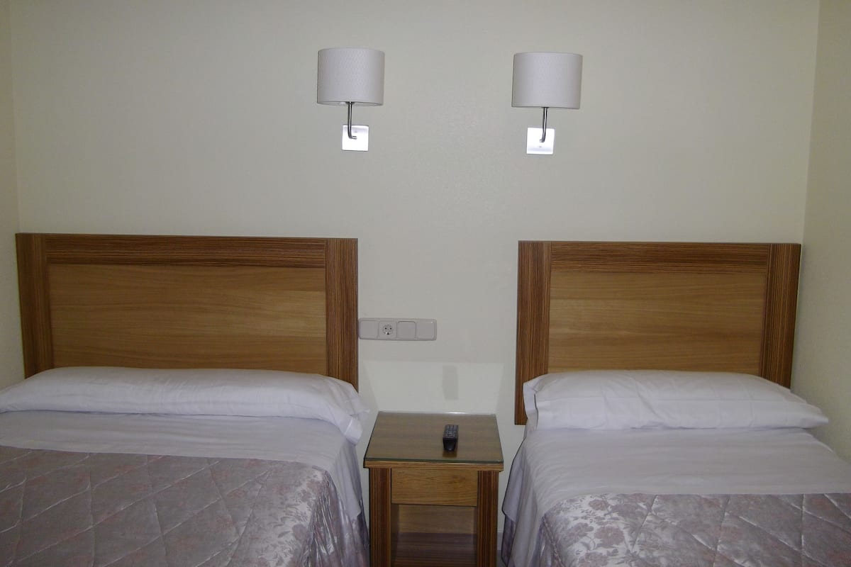 Comfort Twin kamer | Een kluis op de kamer, een bureau, gratis wifi, beddengoed