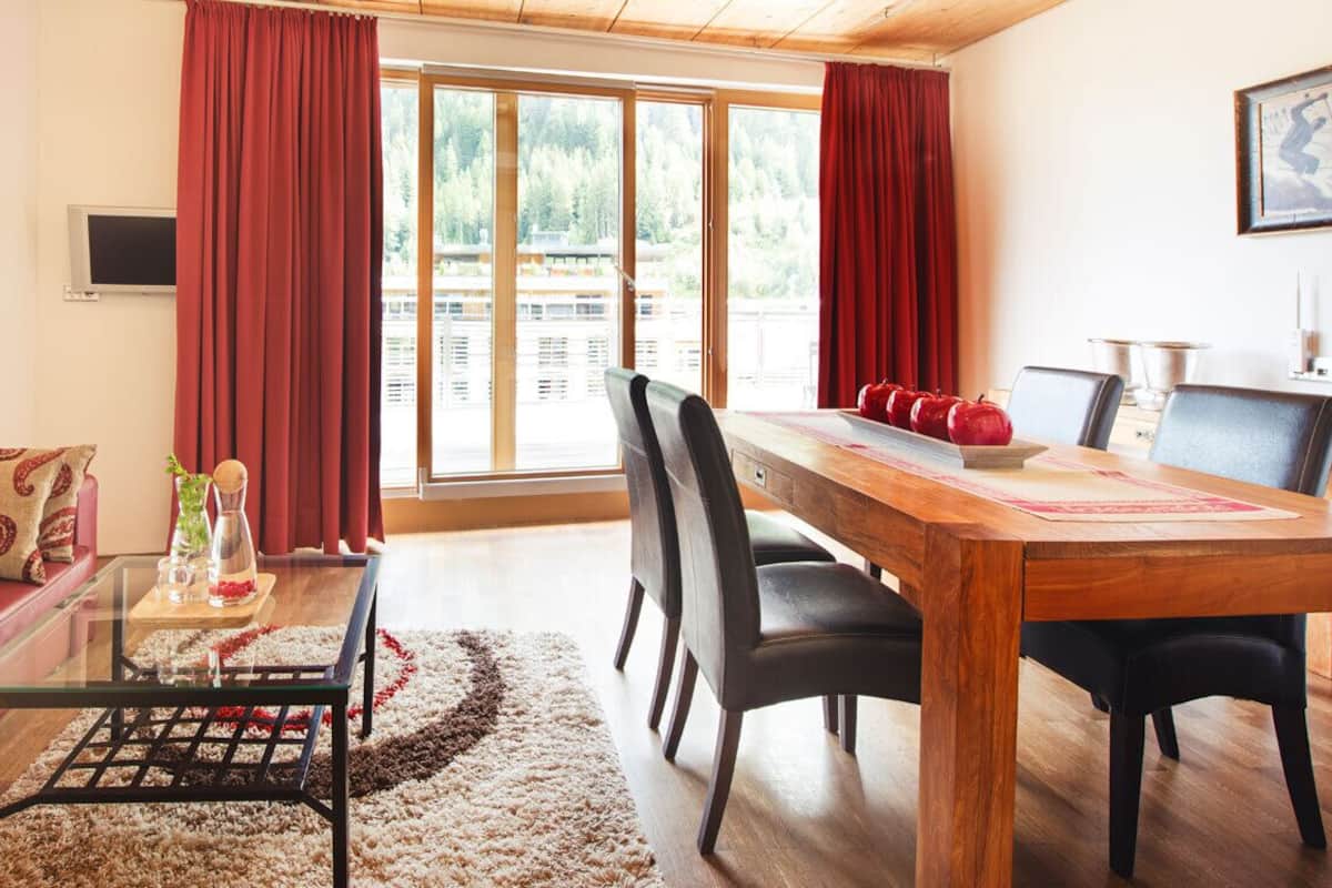Suite, Balkon, Bergblick (Galzig) | Wohnbereich