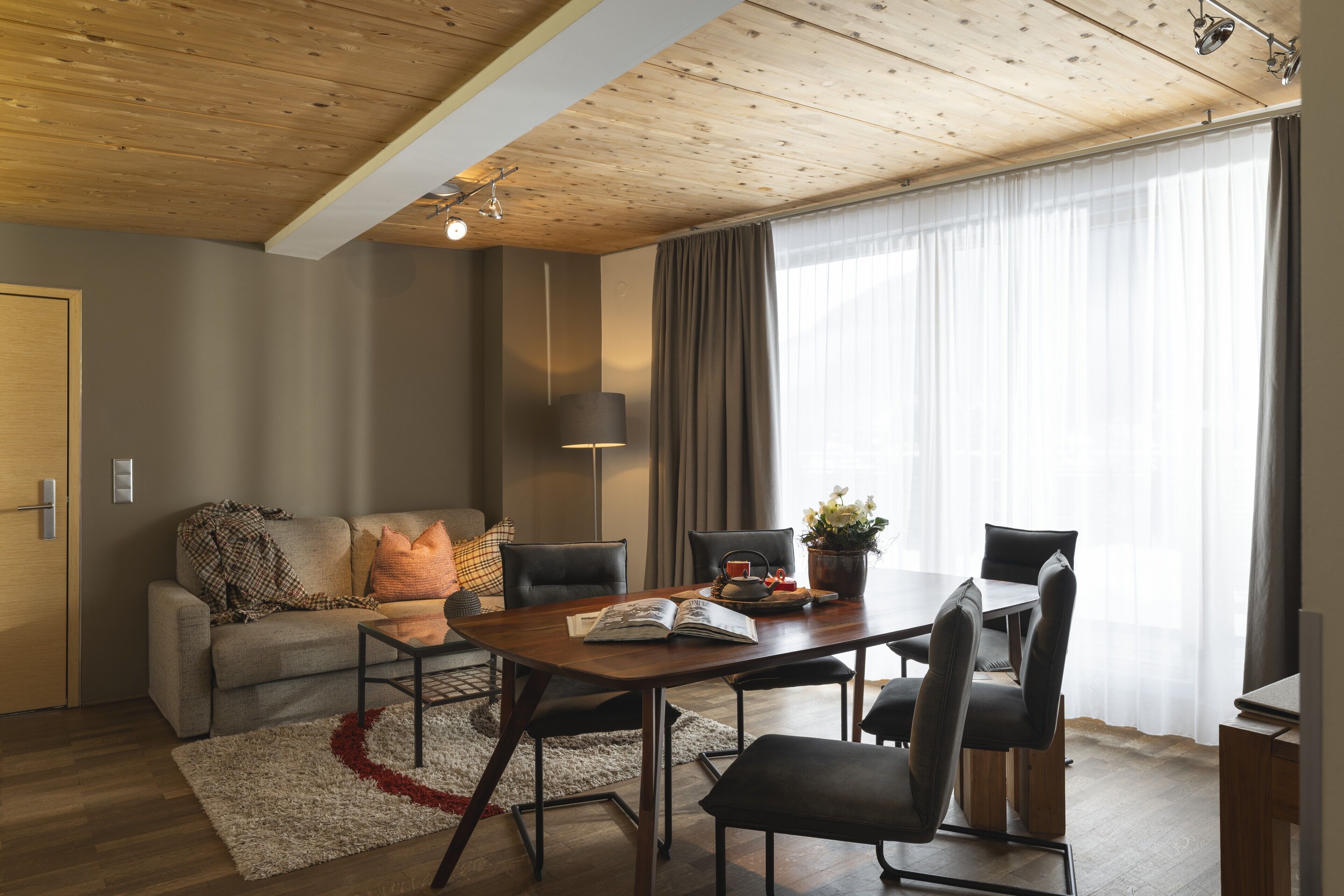 Suite, balkon, uitzicht op bergen (Galzig) | Woonruimte | Televisie