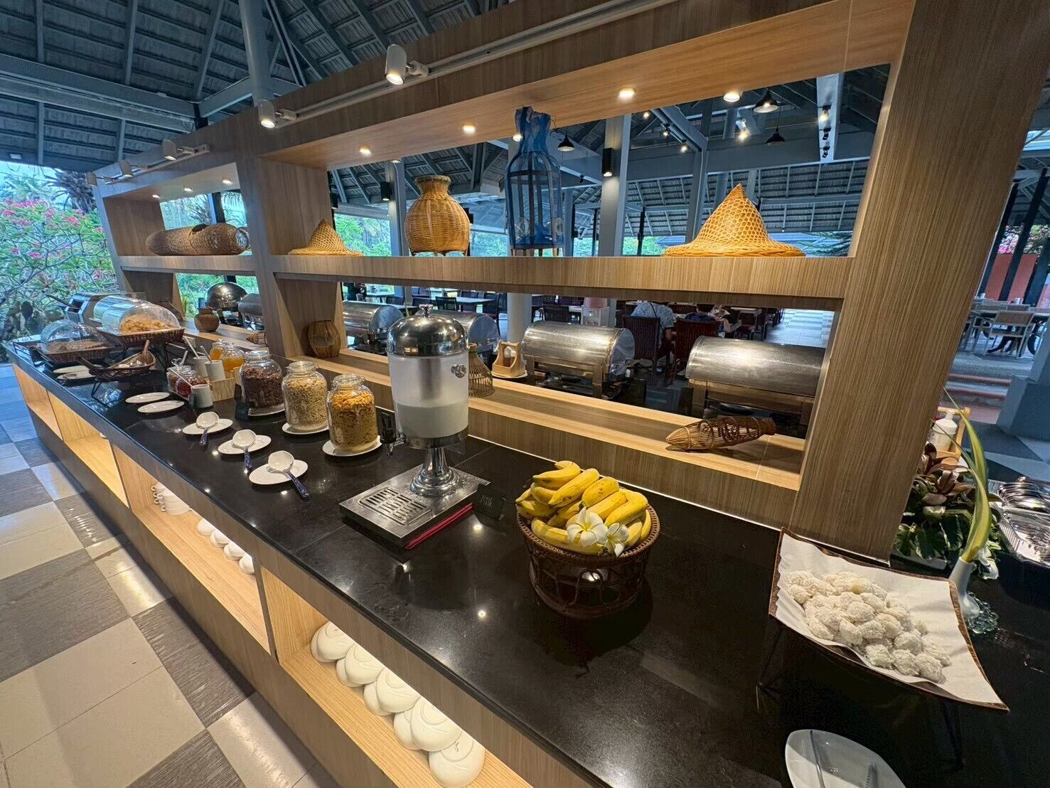Déjeuner et dîner servis sur place
