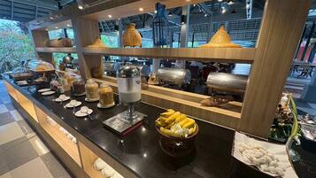 Déjeuner et dîner servis sur place