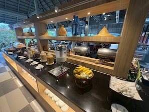 Déjeuner et dîner servis sur place