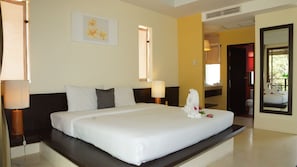 Habitación superior | Ropa de cama de alta calidad y caja de seguridad en la habitación