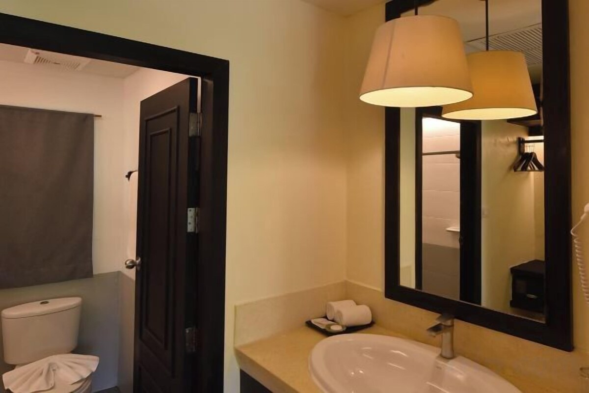 Badezimmer | Kostenlose Toilettenartikel, Haartrockner, Bidet, Handtücher