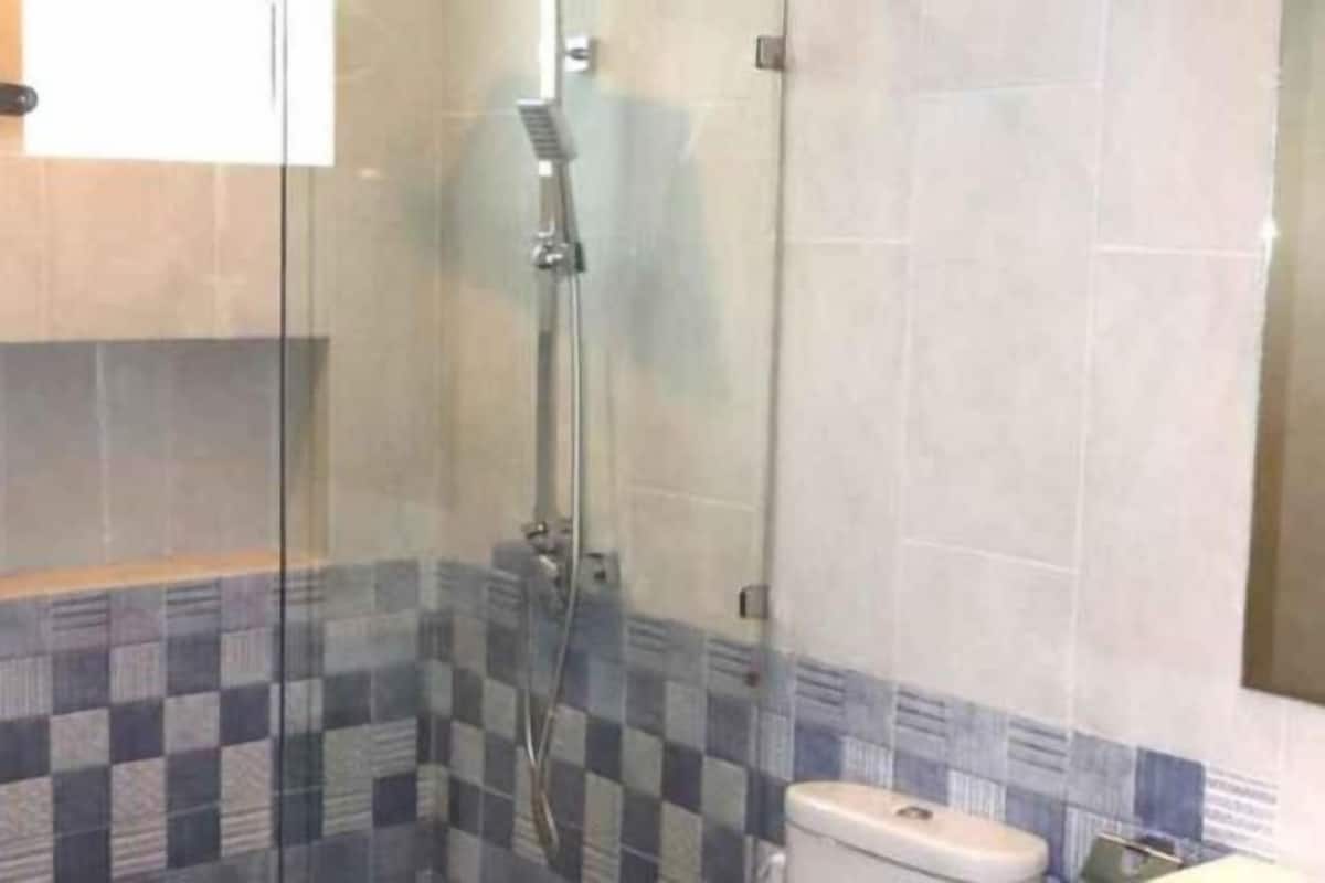 Bathroom | Free toiletries, hair dryer, bidet, towels