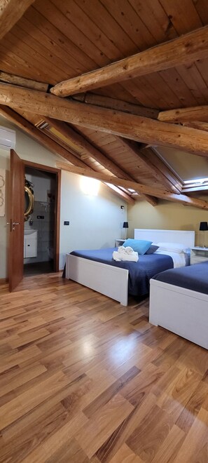 Family Quadruple Room | In-room safe, desk, laptop workspace, iron/ironing board - XX Miglia (Catania)