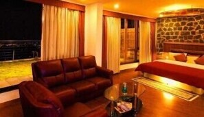 1 bedroom, Egyptian cotton sheets, premium bedding, minibar