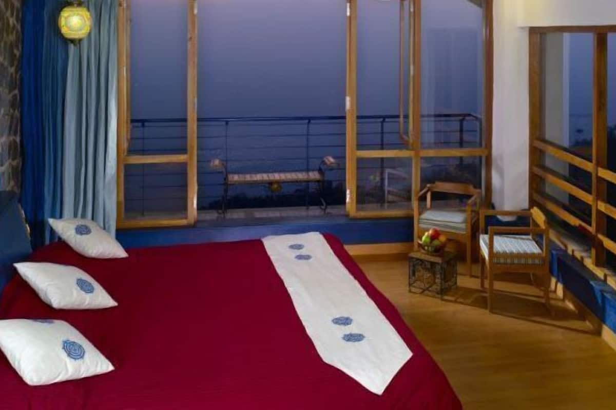 egyptian cotton sheets, premium bedding, minibar, in-room safe