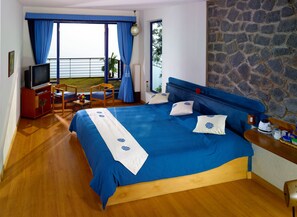 1 bedroom, Egyptian cotton sheets, premium bedding, minibar