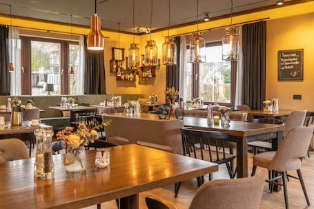 Servizio di colazione, pranzo e cena. Hotel & Restaurant Stümpelstal