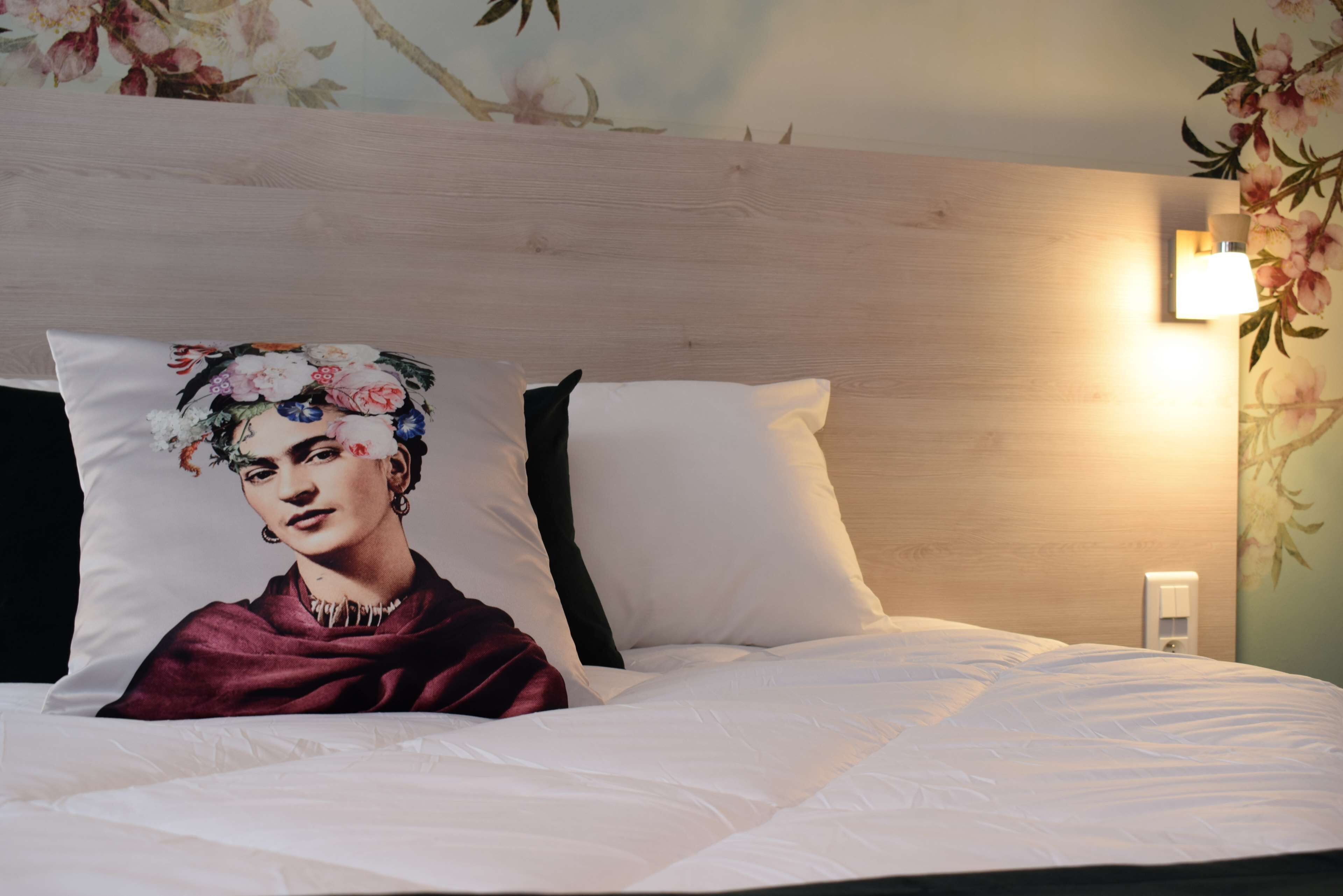 standard double room | desk, blackout curtains, soundproofing, iron/ironing board