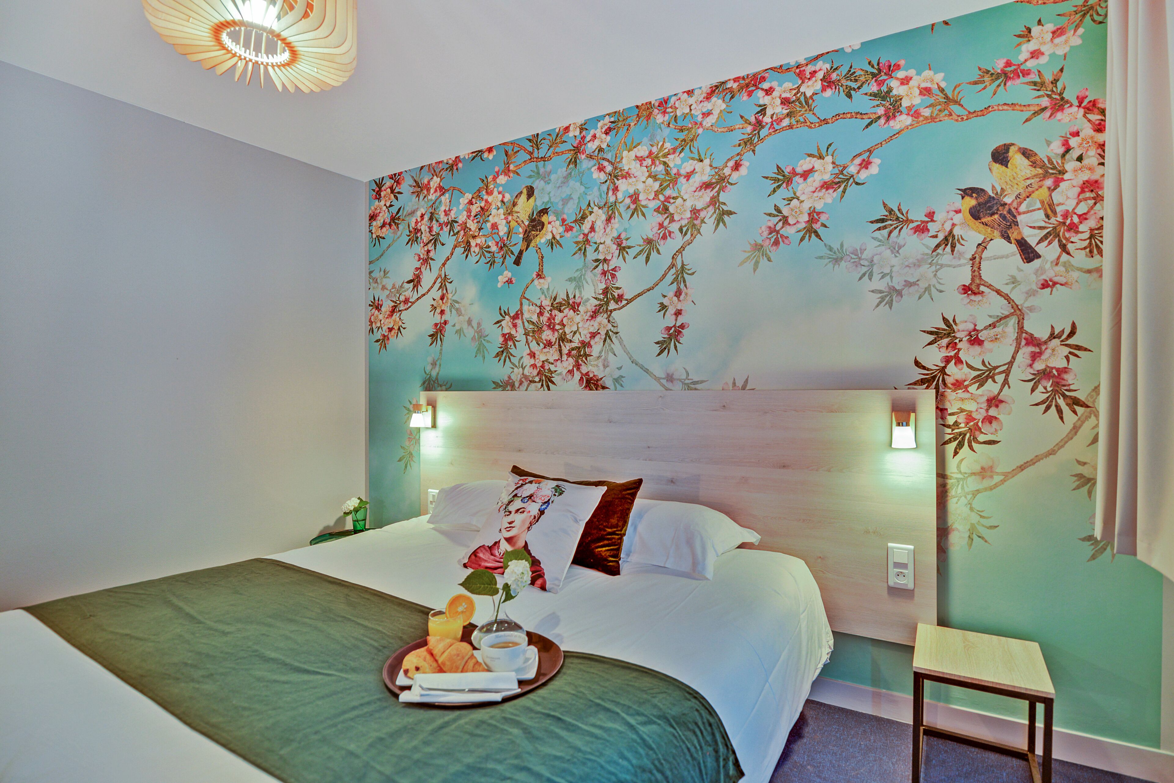 standard double room | desk, blackout curtains, soundproofing, iron/ironing board