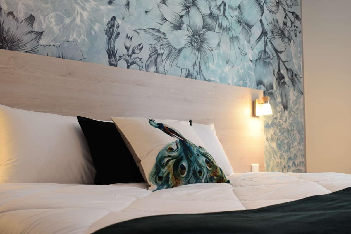 desk, blackout curtains, soundproofing, iron/ironing board