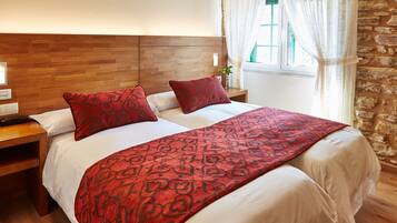 Tweepersoonskamer, uitzicht op de stad | 2 slaapkamers, luxe beddengoed, een minibar, een bureau