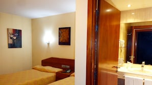 Double Room with 2 Single Beds