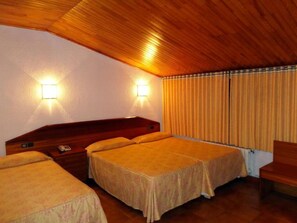 Desk, free WiFi, bed sheets - Festa Brava (Andorra la Vella)