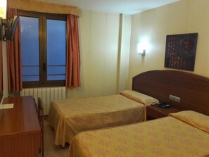 Skrivbord, gratis wi-fi och sängkläder