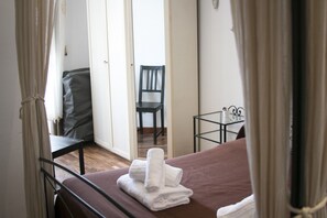 Standaard kamer, 1 queensize bed, en-suite badkamer (Minerva) | Een bureau, geluiddichte muren, gratis wifi, beddengoed