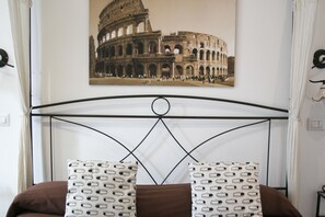 Standaard kamer, 1 queensize bed, en-suite badkamer (Minerva) | Een bureau, geluiddichte muren, gratis wifi, beddengoed