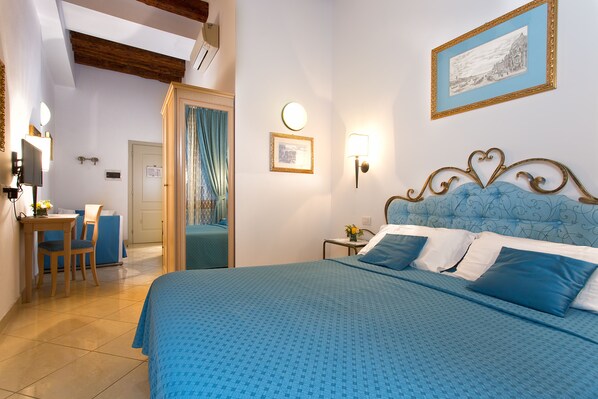 Superior Double or Twin Room, Canal View (Double superior with extra bed,canal )