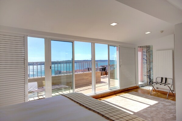 Deluxe Suite, Balcony