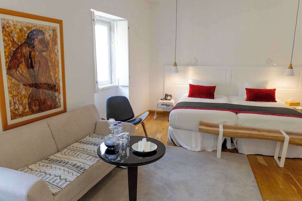 Solar dos Mouros Lisboa by null