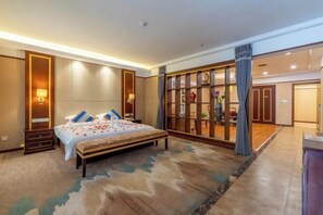 Bàn ủi/dụng cụ ủi quần áo