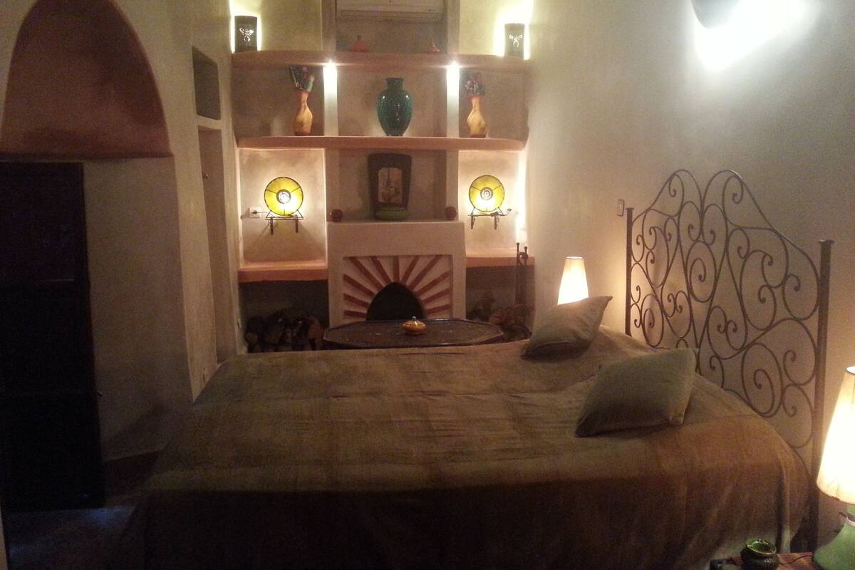 Egyptian cotton sheets, premium bedding, in-room safe