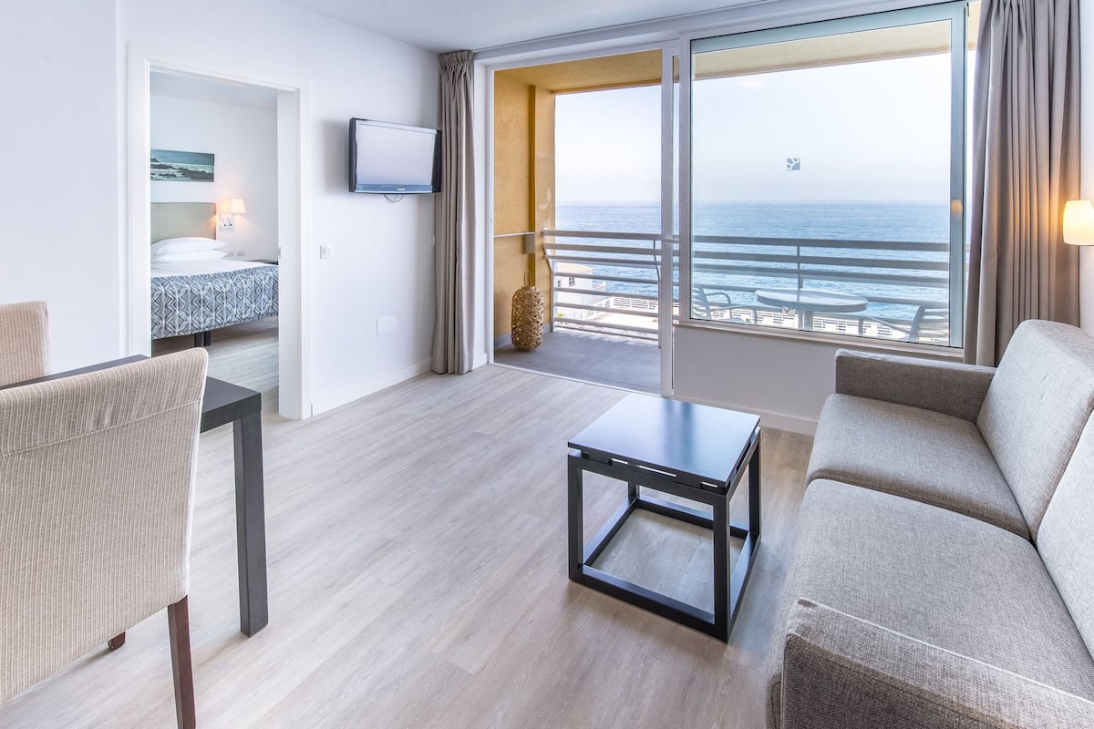 32-inch flat-screen tv with satellite channels, tv, ping pong