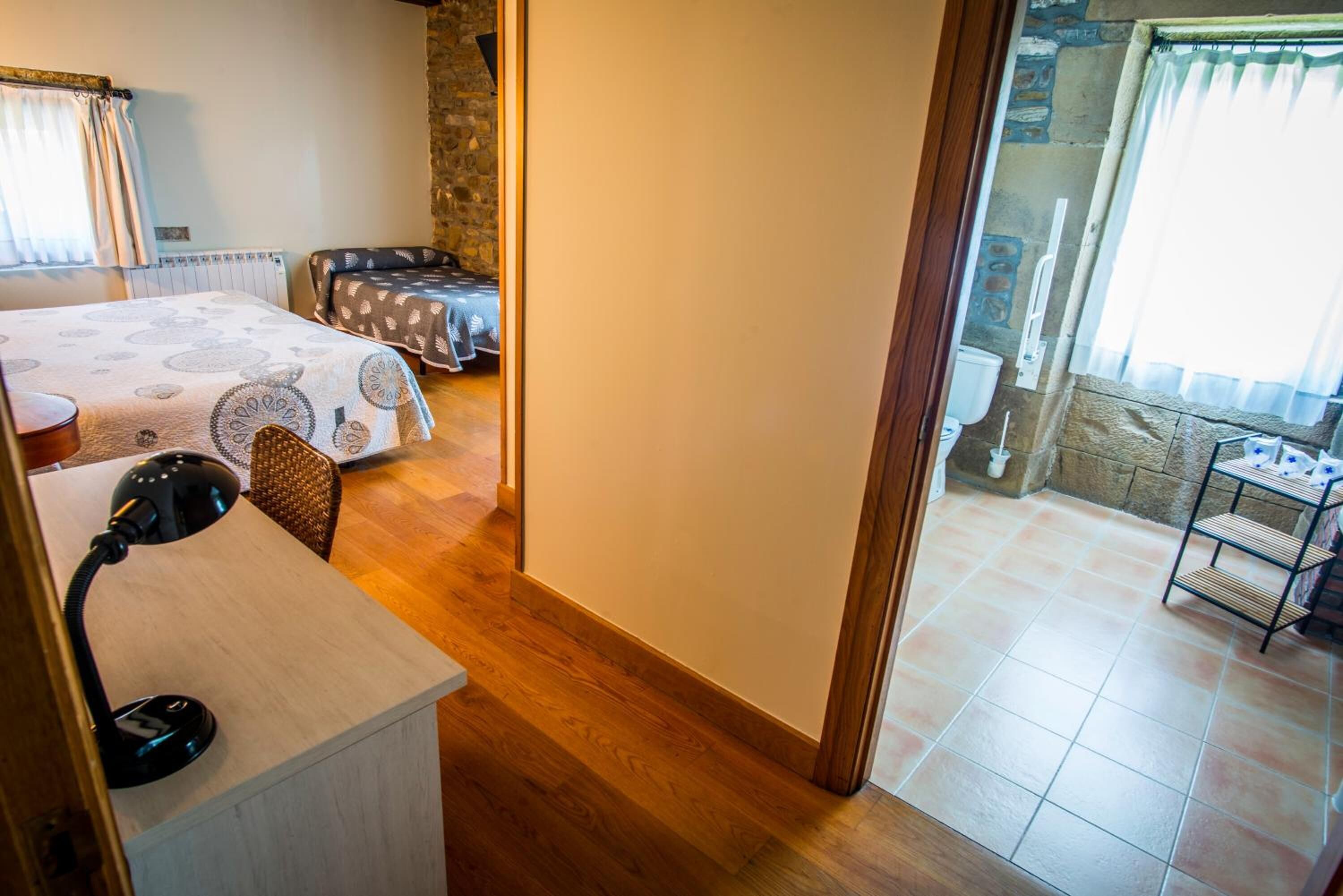 1 bedroom, desk, laptop workspace, soundproofing