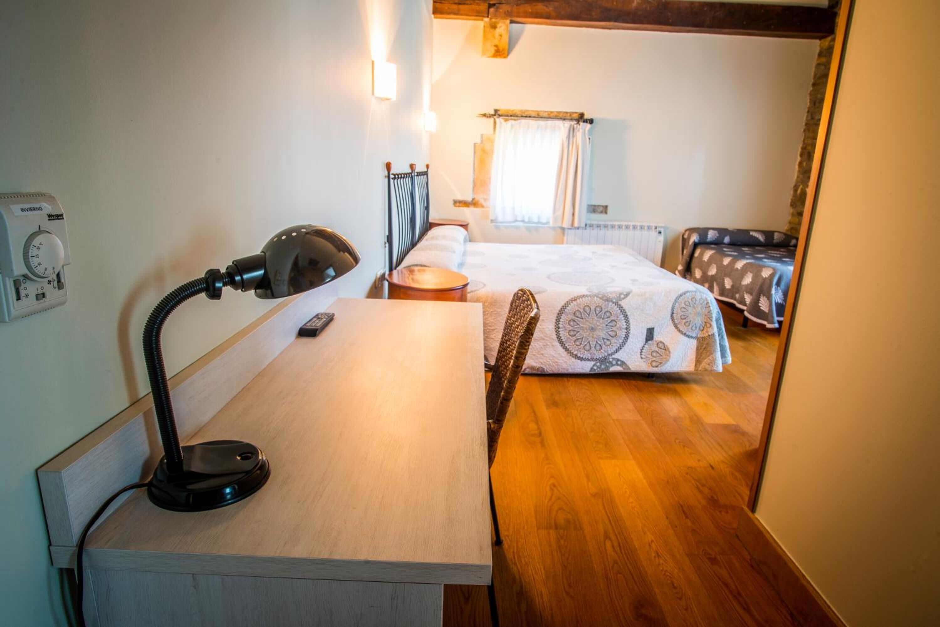 1 bedroom, desk, laptop workspace, soundproofing